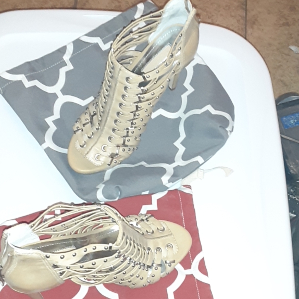 Shoe - Picture 3 of 4